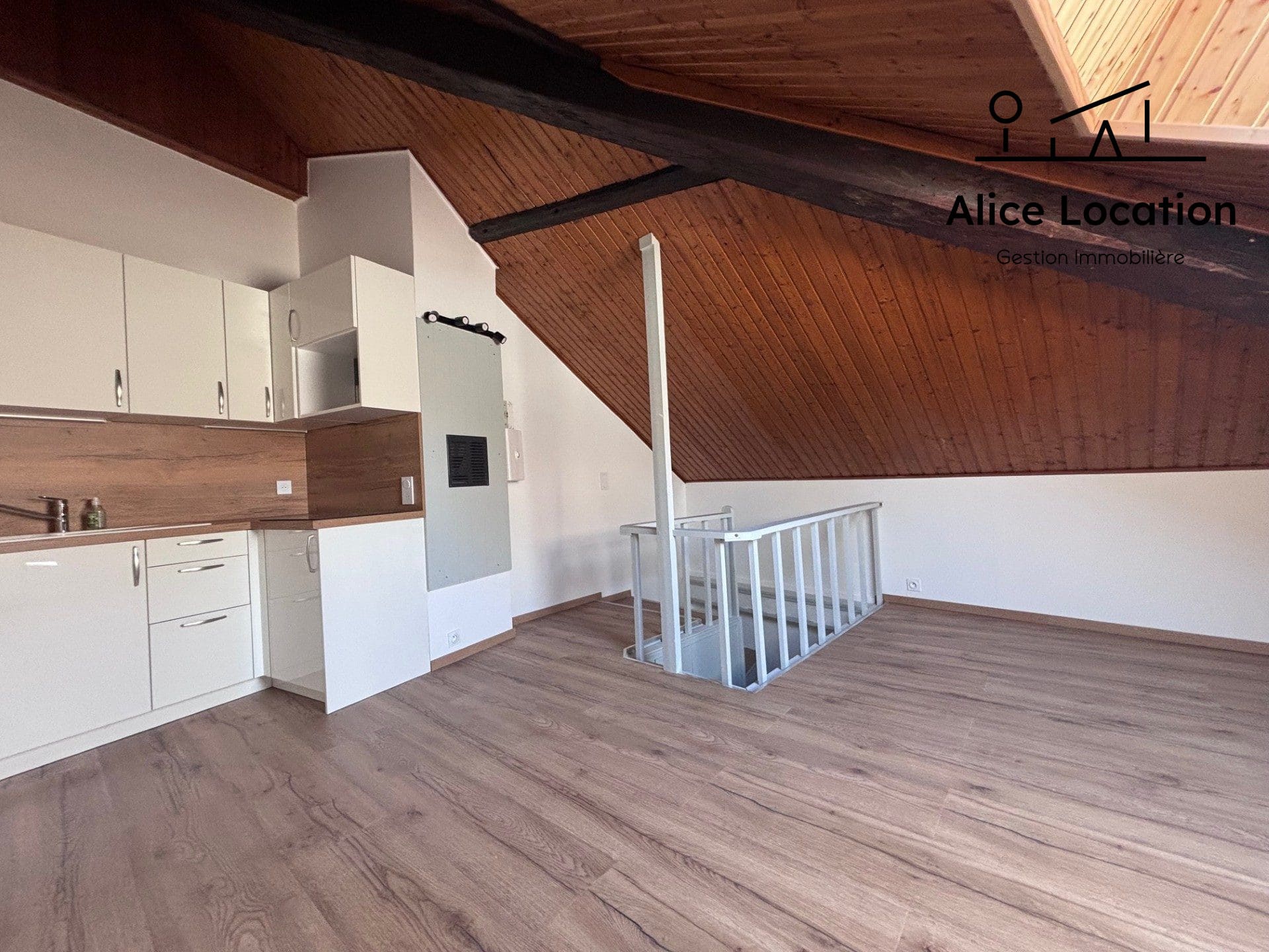 CHARMANT T2 EN DUPLEX ENTIEREMENT RENOVE – THONON HYPER CENTRE