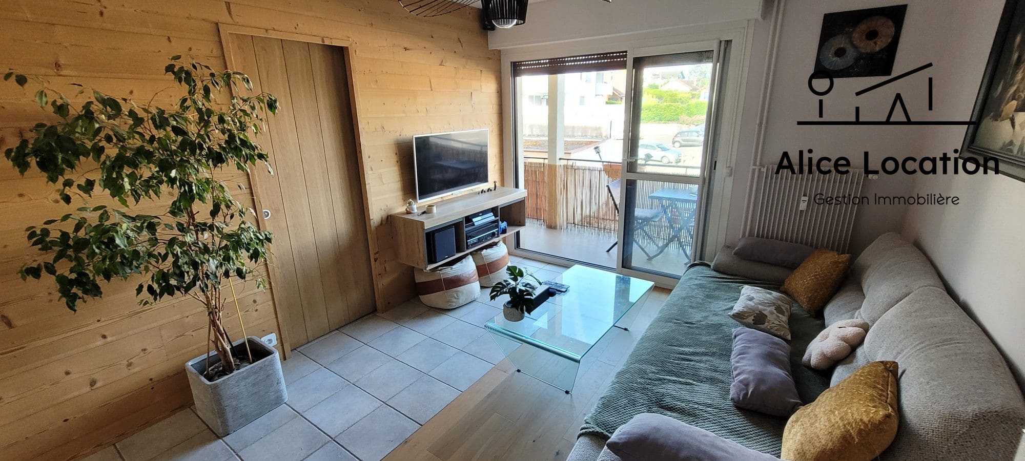 CHARMANT T2 ENTIEREMENT RENOVE – BOURGE DE MILLY – PARKING/CAVE/ BALCON
