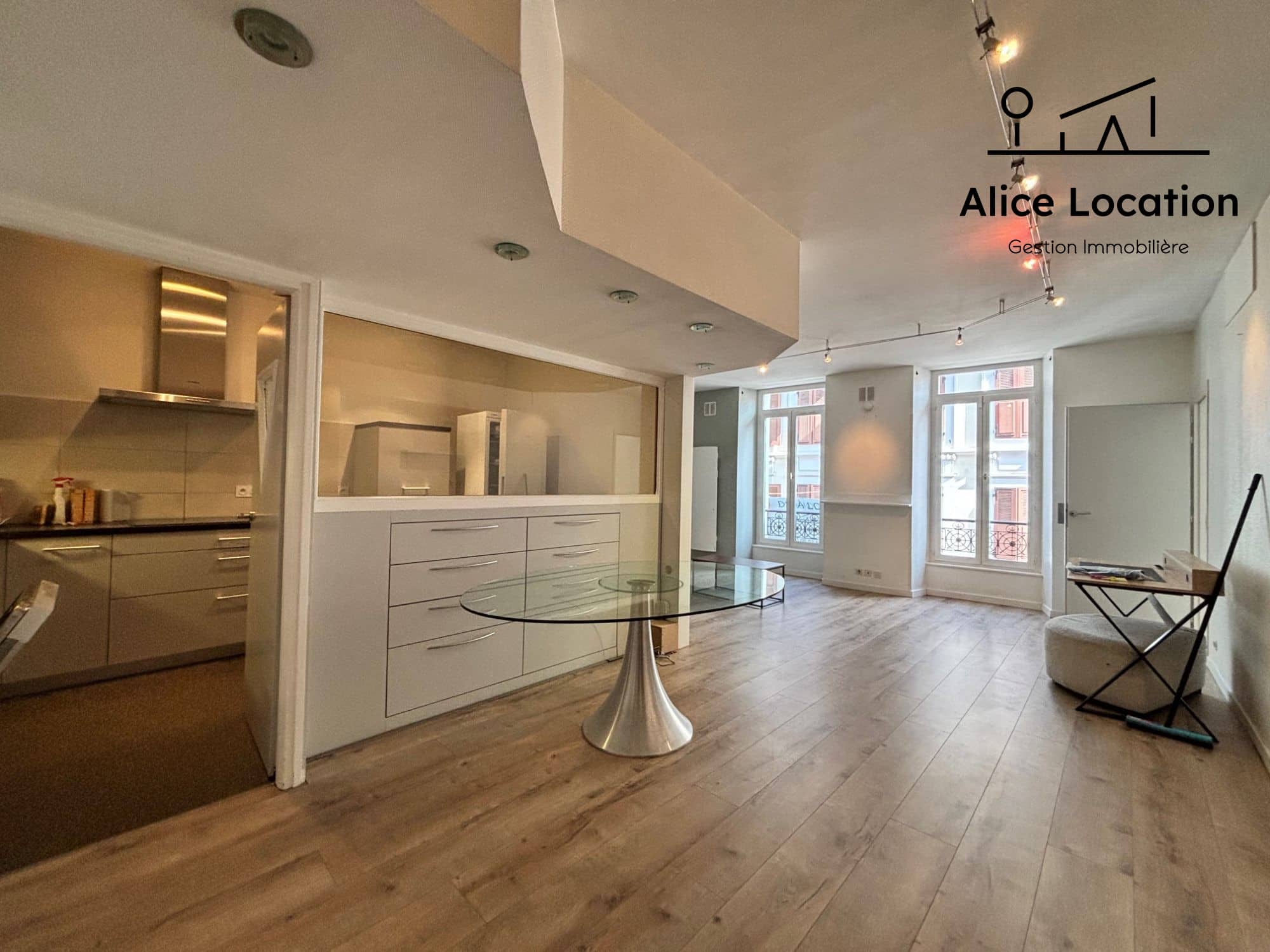 TRES AGREABLE T5 DE 118M2 –  500 METRES DU DEBARCADERE EVIAN LES BAINS